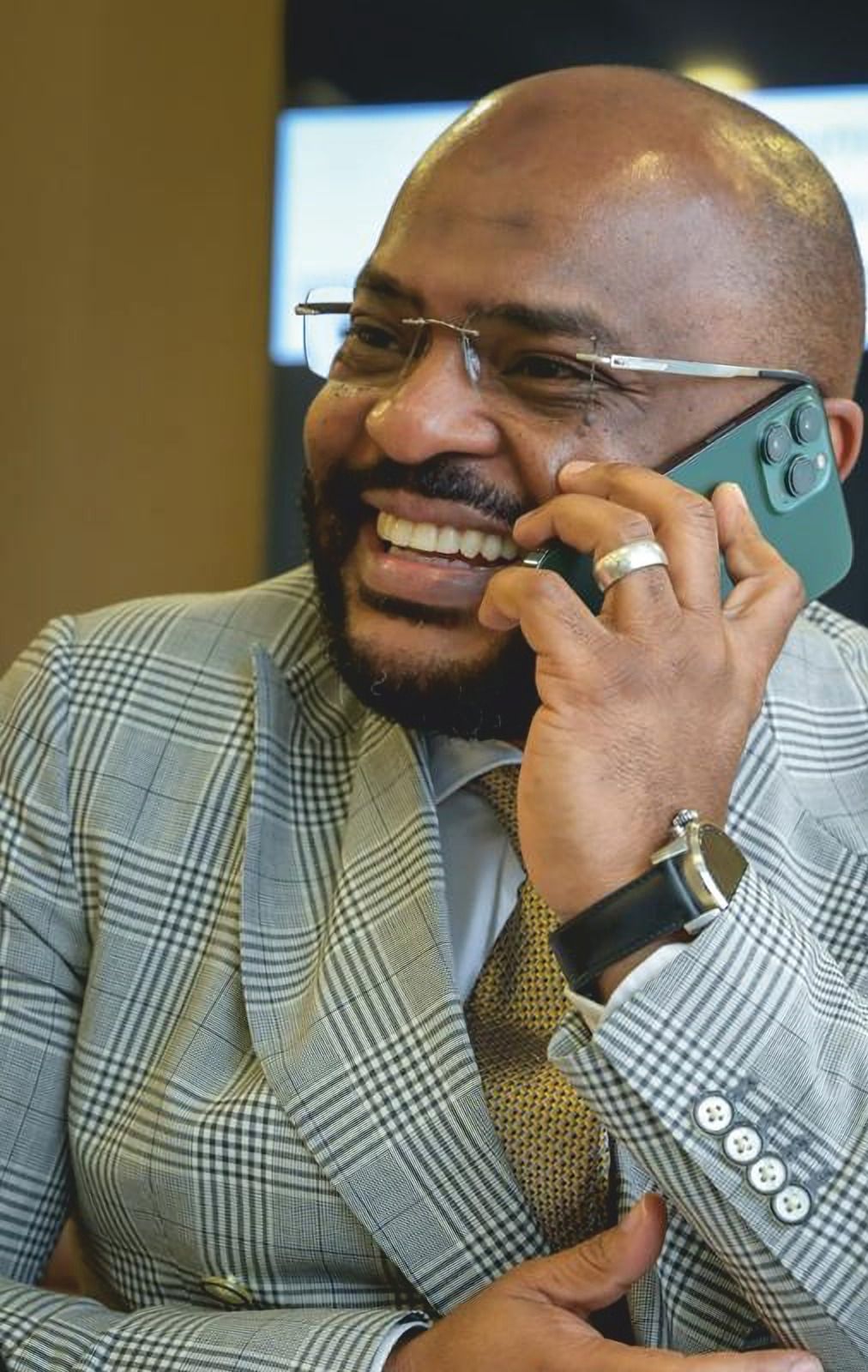 Evandro Oliveira on a phone call